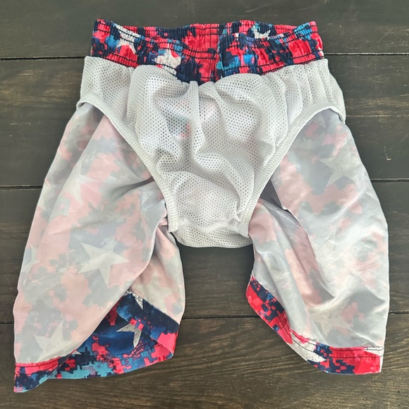 UA Under Armour Swim Trunks Boys Size 4 Red White Blue Stars Bathing Suit Shorts - Picture 3 of 4